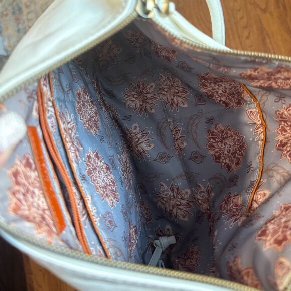 Hobo International Ziggy Crossbody Bag in Latte White - Picture 5 of 5